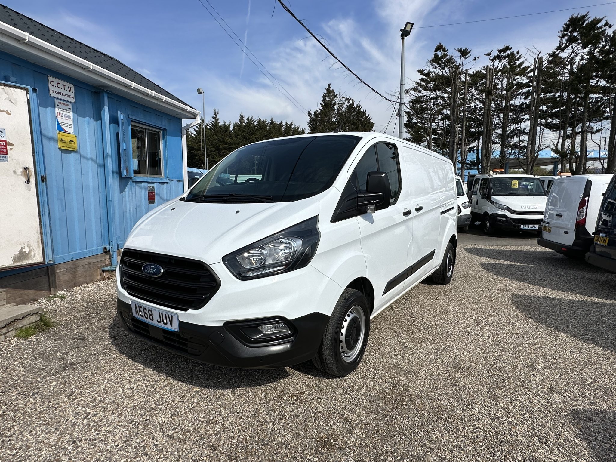 FORD TRANSIT CUSTOM 300 BASE AIR CON EURO 6 ULEZ COMPLIANT VAN FOR SALE