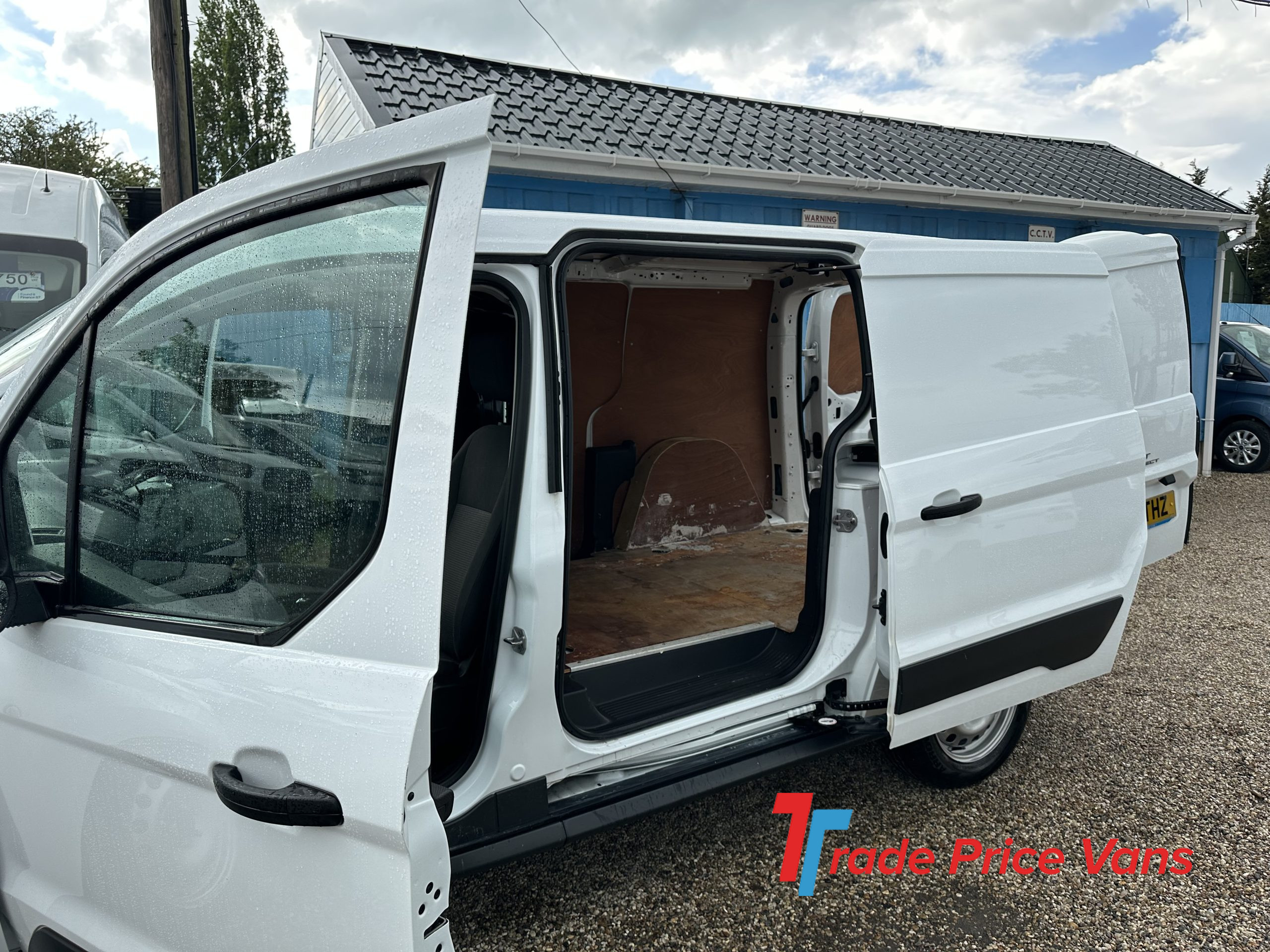 FORD TRANSIT CONNECT AIR CON ULEZ COMPLIANT EURO 6 VAN FOR SALE IN