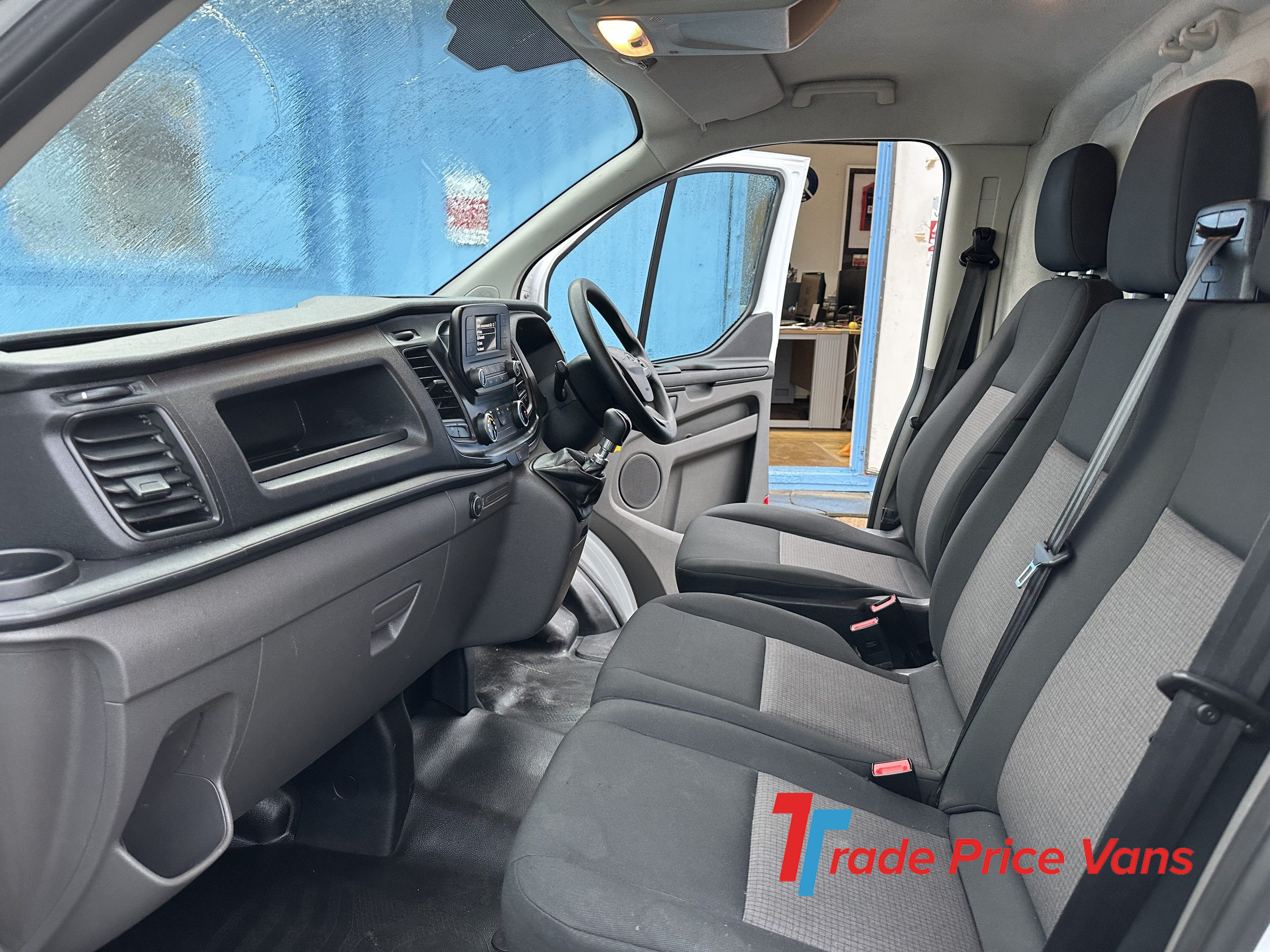 FORD TRANSIT CUSTOM 300 LEADER EURO 6 ULEZ COMPLIANT VANS FOR SALE IN