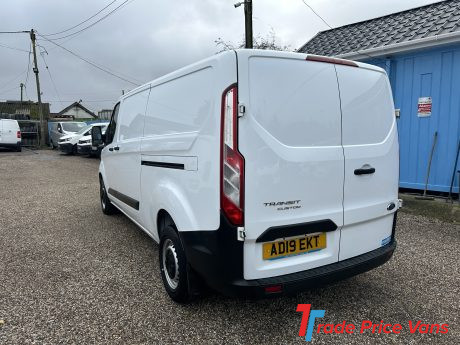 FORD TRANSIT CUSTOM 300 BASE L2 AIR CON EURO 6 ULEZ COMPLIANT VANS FOR SALE IN ESSEX USED VANS FOR SALE IN ESSEX
