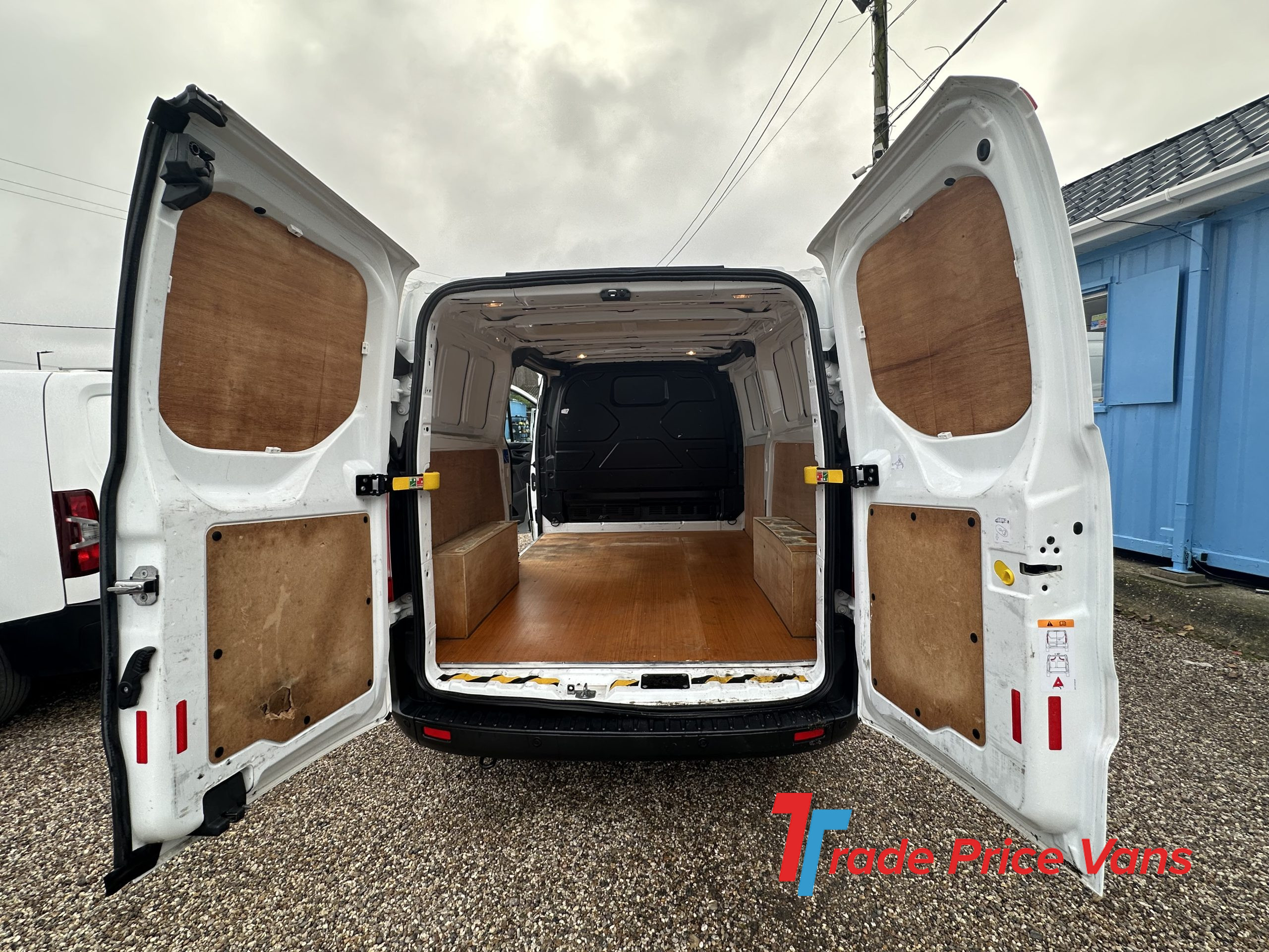 FORD TRANSIT CUSTOM 300 BASE L2 AIR CON EURO 6 ULEZ COMPLIANT VANS FOR