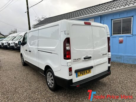 RENAULT TRAFIC LL30 BUSINESS + ENERGY AIR CON EURO 6 ULEZ COMPLIANT VANS FOR SALE IN ESSEX USED VANS FOR SALE IN ESSEX